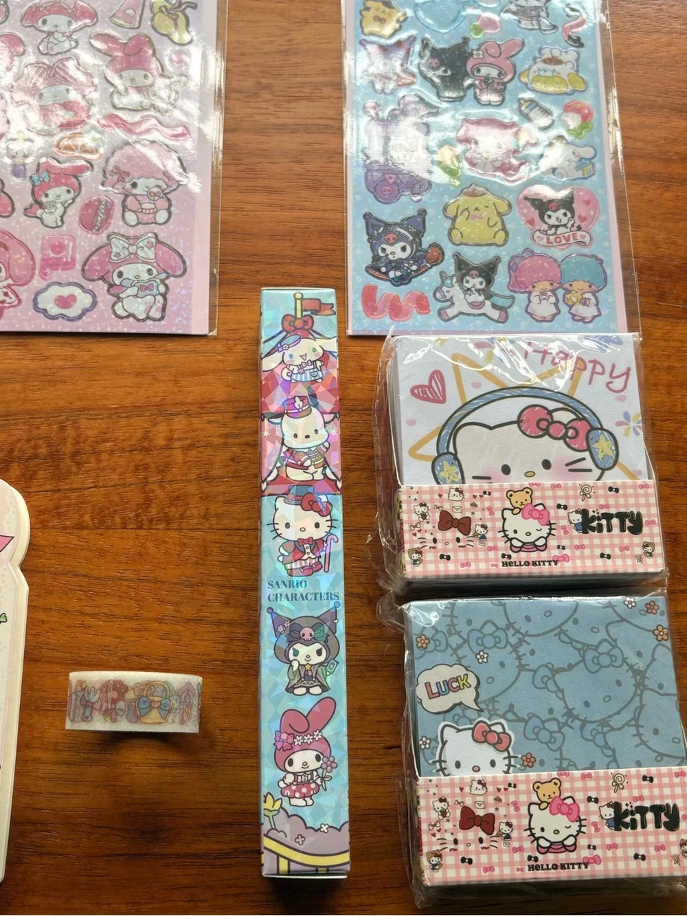 Hello Kitty comes assorted